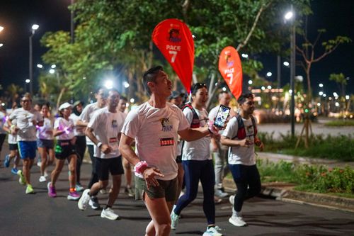 Race photo from PIK NITE RUN VIBES