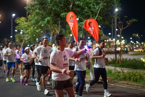 Race photo from PIK NITE RUN VIBES