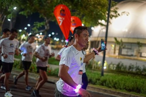 Race photo from PIK NITE RUN VIBES