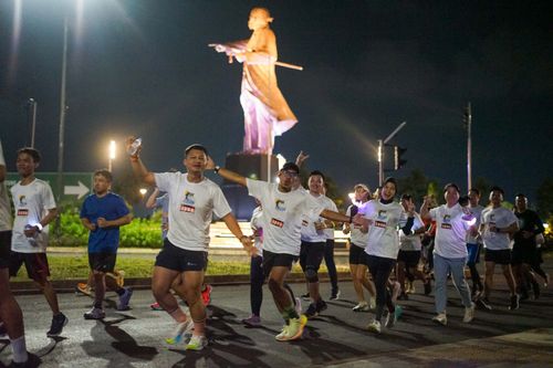 Race photo from PIK NITE RUN VIBES