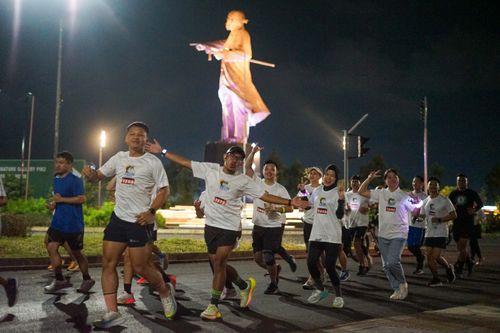 Race photo from PIK NITE RUN VIBES