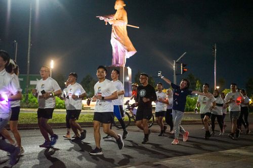 Race photo from PIK NITE RUN VIBES