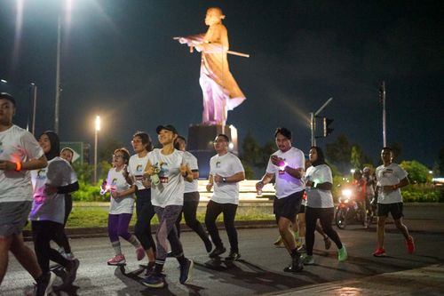 Race photo from PIK NITE RUN VIBES