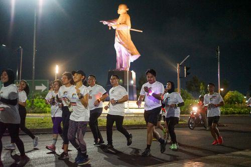 Race photo from PIK NITE RUN VIBES