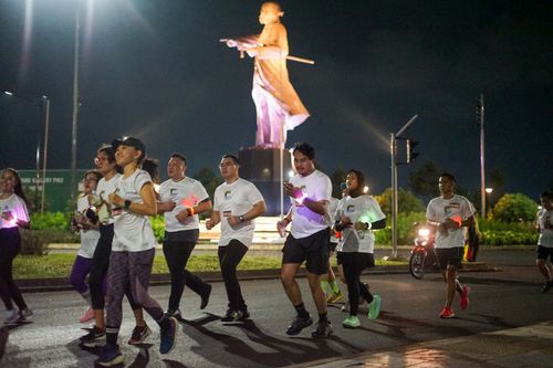 Race photo from PIK NITE RUN VIBES