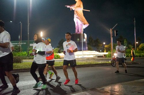 Race photo from PIK NITE RUN VIBES