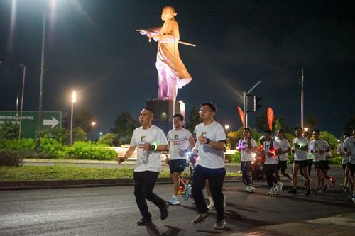 Race photo from PIK NITE RUN VIBES