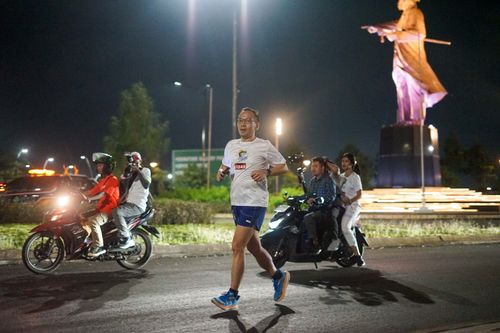 Race photo from PIK NITE RUN VIBES