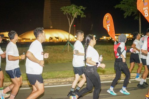 Race photo from PIK NITE RUN VIBES