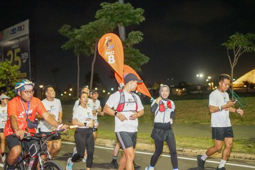 Race photo from PIK NITE RUN VIBES