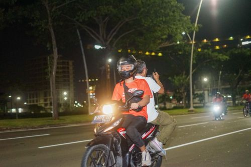 Race photo from PIK NITE RUN VIBES