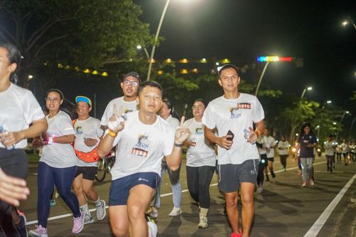 Race photo from PIK NITE RUN VIBES
