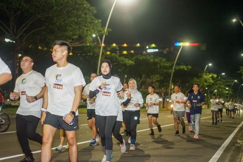 Race photo from PIK NITE RUN VIBES