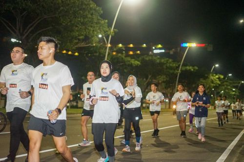 Race photo from PIK NITE RUN VIBES