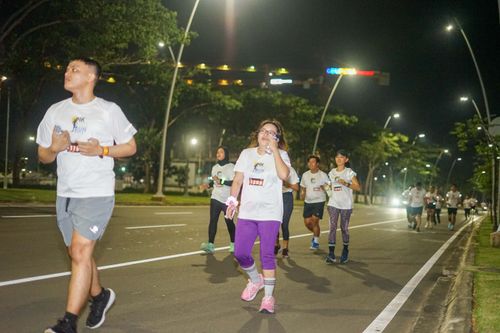 Race photo from PIK NITE RUN VIBES