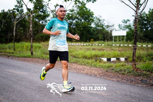 Race photo from Arutmin Borneo Run 2024