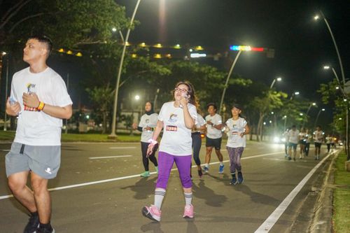 Race photo from PIK NITE RUN VIBES