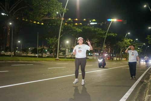 Race photo from PIK NITE RUN VIBES