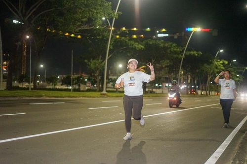 Race photo from PIK NITE RUN VIBES