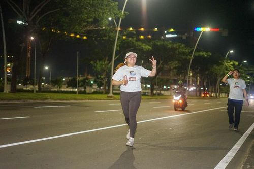 Race photo from PIK NITE RUN VIBES