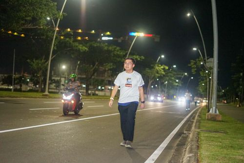 Race photo from PIK NITE RUN VIBES