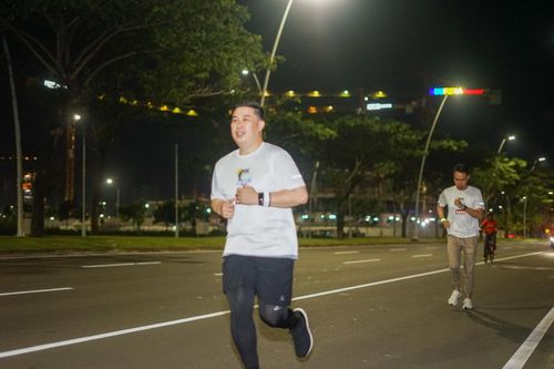 Race photo from PIK NITE RUN VIBES