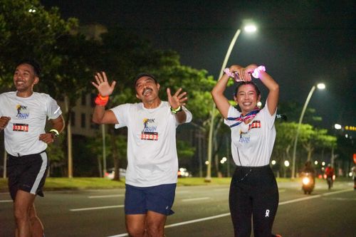 Race photo from PIK NITE RUN VIBES