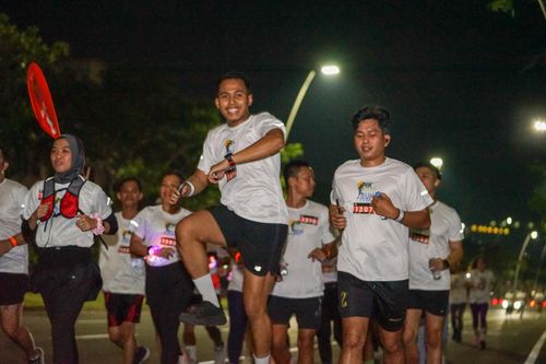 Race photo from PIK NITE RUN VIBES