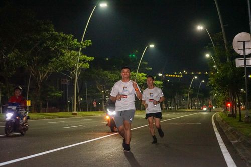 Race photo from PIK NITE RUN VIBES