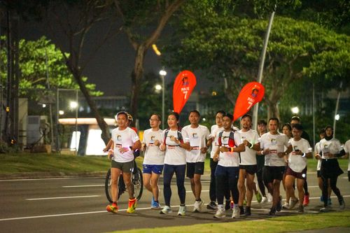 Race photo from PIK NITE RUN VIBES