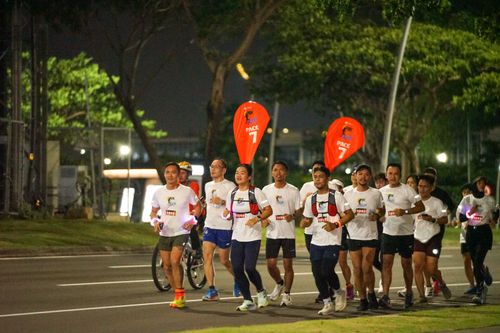 Race photo from PIK NITE RUN VIBES