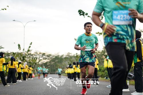 Race photo from Arutmin Borneo Run 2024