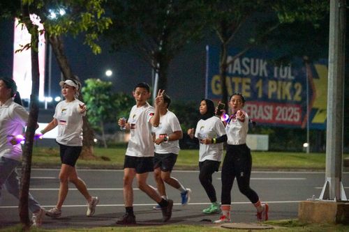 Race photo from PIK NITE RUN VIBES