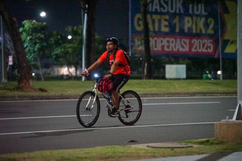 Race photo from PIK NITE RUN VIBES
