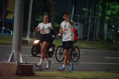 Race photo from PIK NITE RUN VIBES