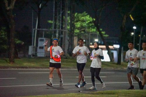 Race photo from PIK NITE RUN VIBES