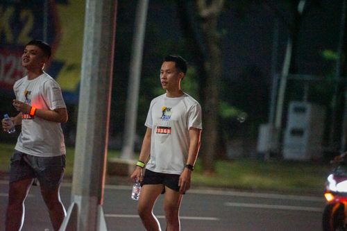 Race photo from PIK NITE RUN VIBES