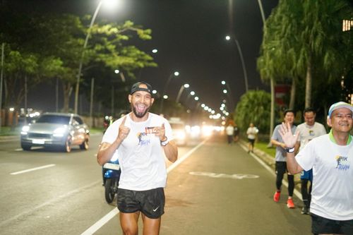 Race photo from PIK NITE RUN VIBES