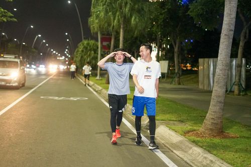 Race photo from PIK NITE RUN VIBES