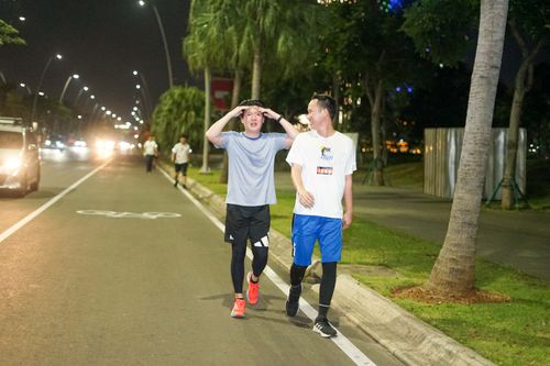 Race photo from PIK NITE RUN VIBES