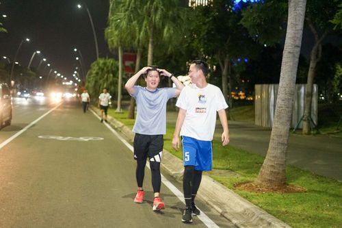 Race photo from PIK NITE RUN VIBES