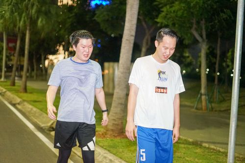 Race photo from PIK NITE RUN VIBES