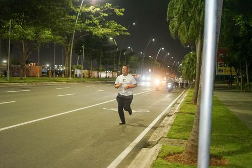Race photo from PIK NITE RUN VIBES