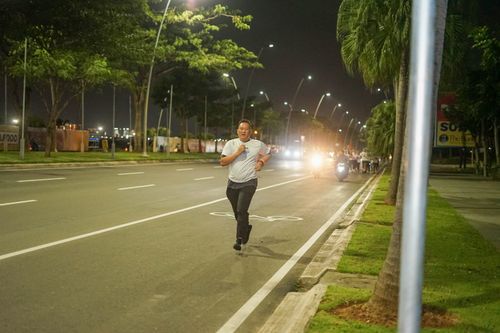 Race photo from PIK NITE RUN VIBES