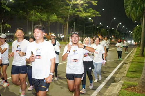 Race photo from PIK NITE RUN VIBES