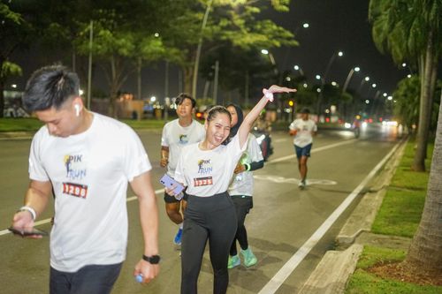 Race photo from PIK NITE RUN VIBES