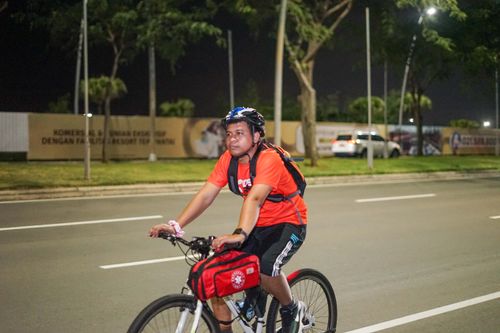 Race photo from PIK NITE RUN VIBES