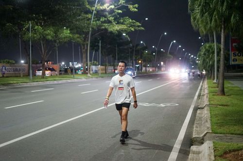 Race photo from PIK NITE RUN VIBES