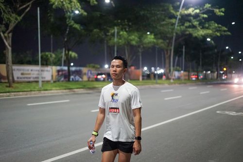 Race photo from PIK NITE RUN VIBES