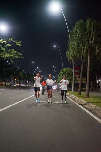 Race photo from PIK NITE RUN VIBES